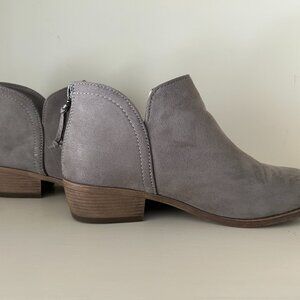 Women's Size 7.5 Rear Zip Ankle Boots ~